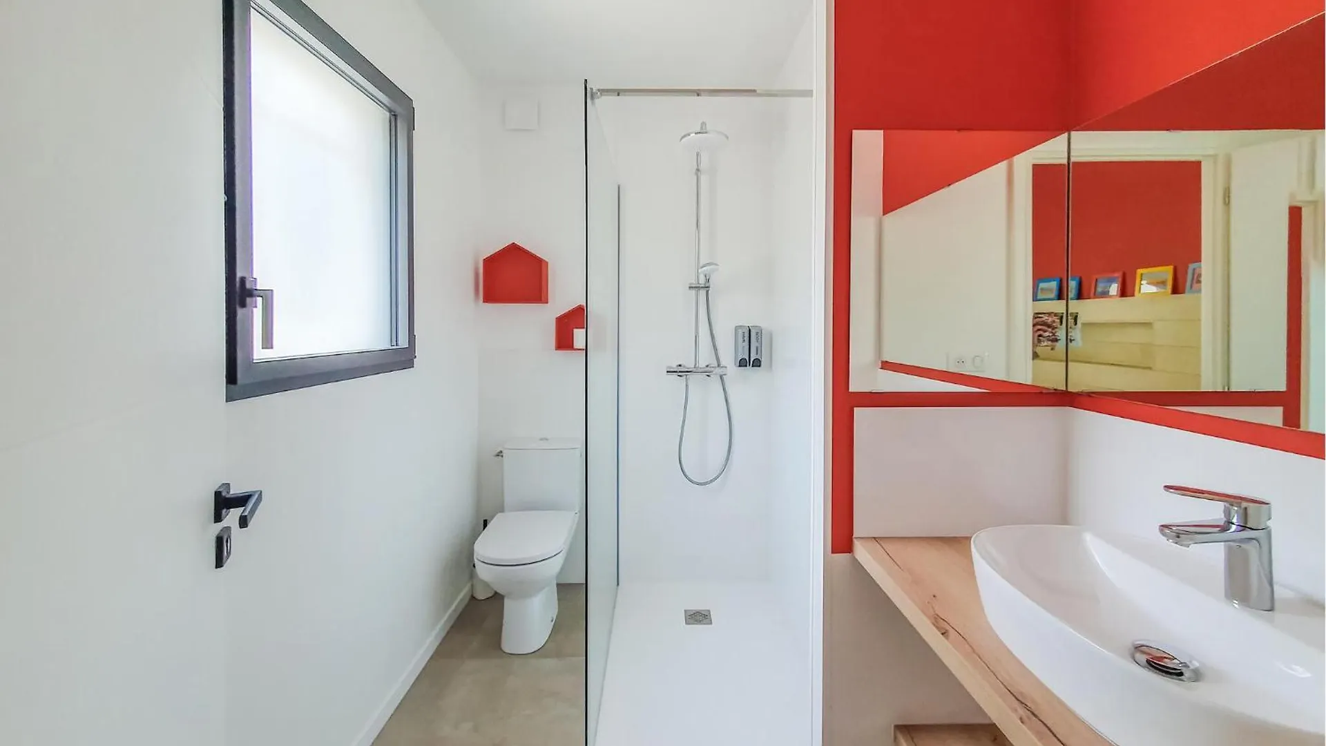 Holiday home Lovely Home In Mercuer With Outdoor Swimming Pool