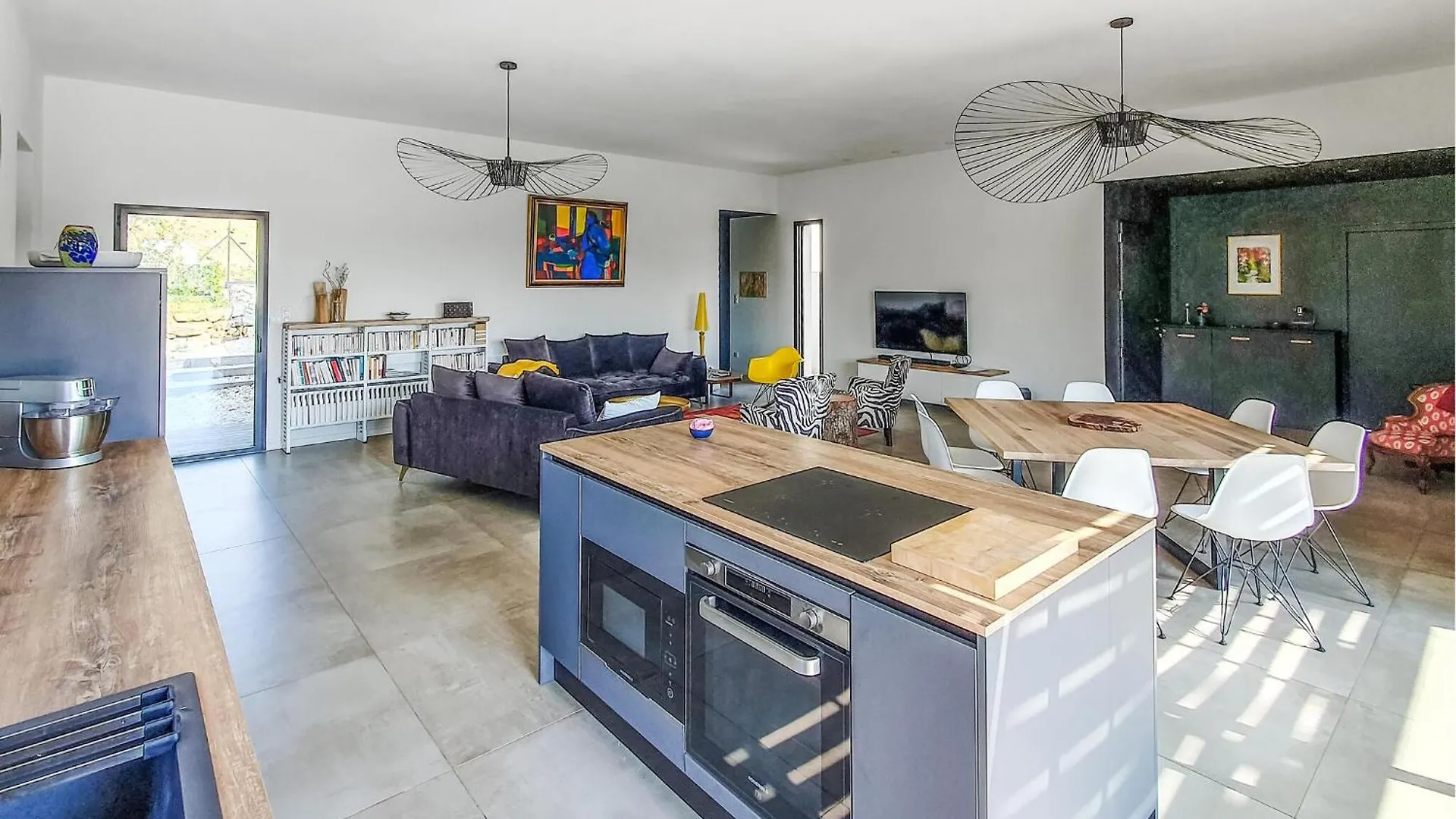 Holiday home Lovely Home In Mercuer With Outdoor Swimming Pool