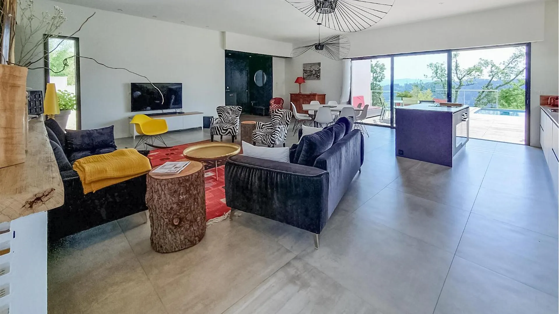 Holiday home Lovely Home In Mercuer With Outdoor Swimming Pool