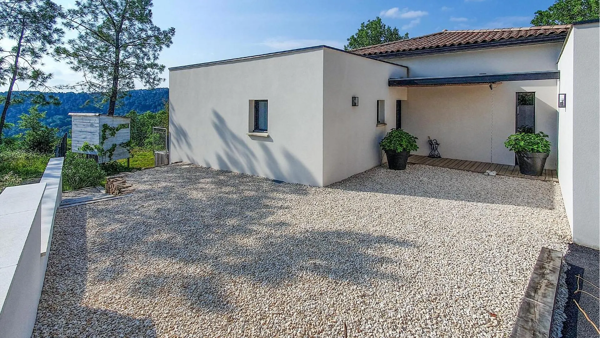 Holiday home Lovely Home In Mercuer With Outdoor Swimming Pool